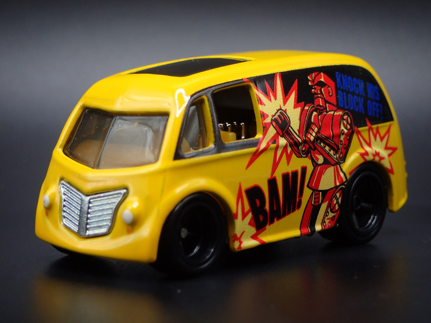 CUSTOM DIVCO DELIVERY VAN TRUCK ROCK'EM SOCK'EM 1:64 SCALE DIECAST MODEL CAR