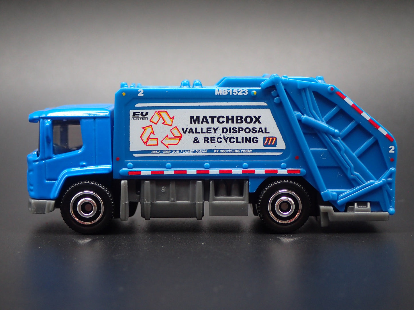 MODERN EV GARBAGE RECYCLING TRASH TRUCK BLUE 1/64 MB SCALE DIECAST MODEL CAR