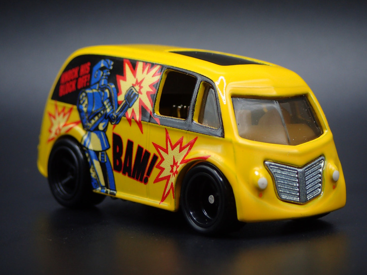 CUSTOM DIVCO DELIVERY VAN TRUCK ROCK'EM SOCK'EM 1:64 SCALE DIECAST MODEL CAR