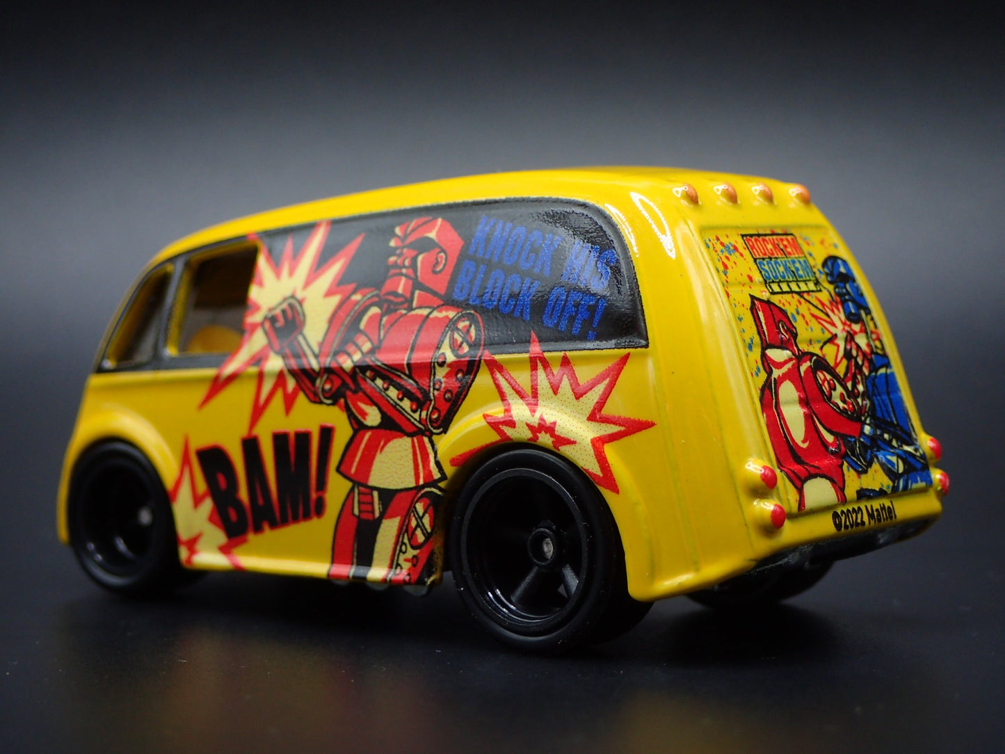 CUSTOM DIVCO DELIVERY VAN TRUCK ROCK'EM SOCK'EM 1:64 SCALE DIECAST MODEL CAR