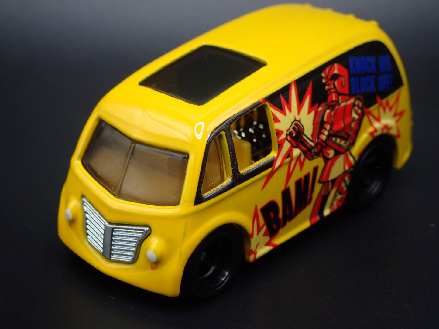 CUSTOM DIVCO DELIVERY VAN TRUCK ROCK'EM SOCK'EM 1:64 SCALE DIECAST MODEL CAR