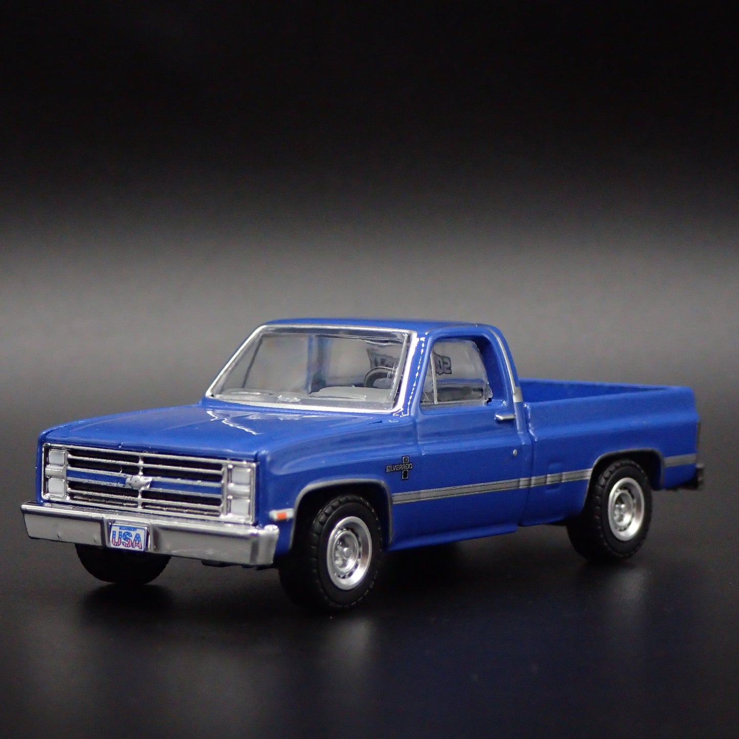 1987 87 CHEVY CHEVROLET C10 PICKUP TRUCK SHORTBED 1/64 SCALE DIECAST MODEL CAR