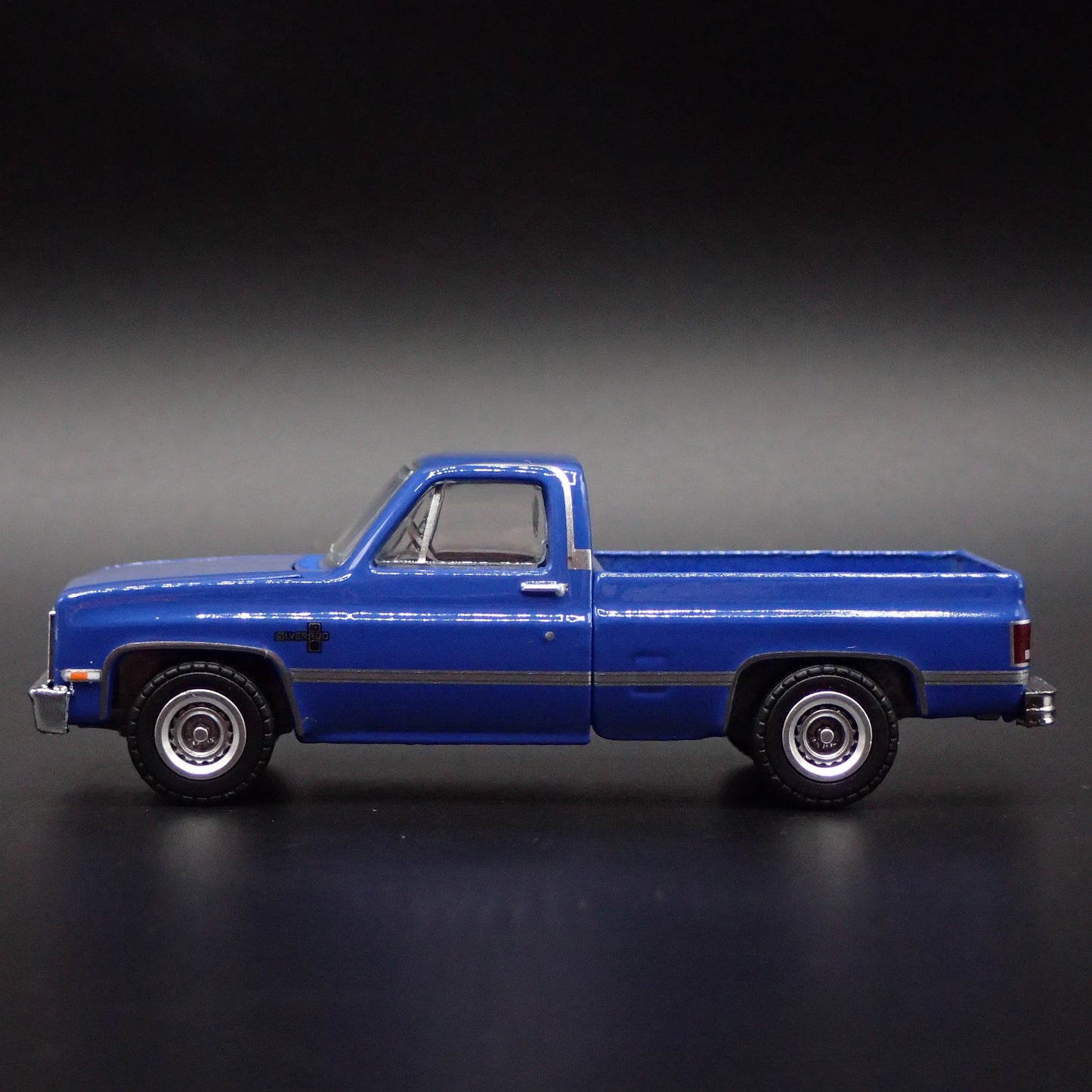 1987 87 CHEVY CHEVROLET C10 PICKUP TRUCK SHORTBED 1/64 SCALE DIECAST MODEL CAR
