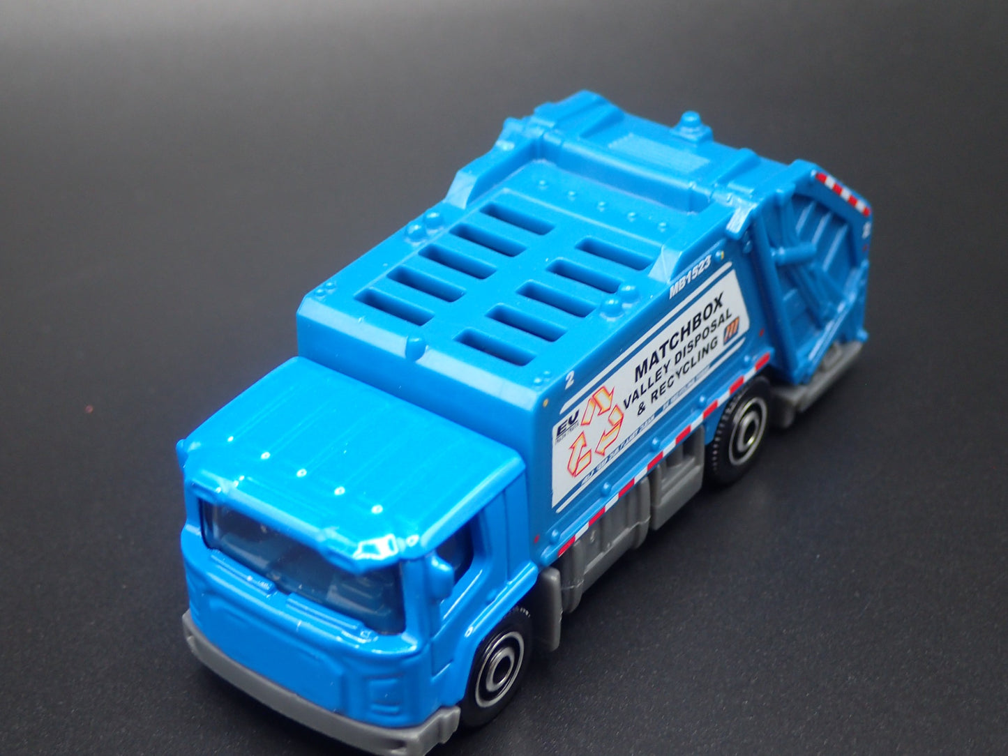 MODERN EV GARBAGE RECYCLING TRASH TRUCK BLUE 1/64 MB SCALE DIECAST MODEL CAR
