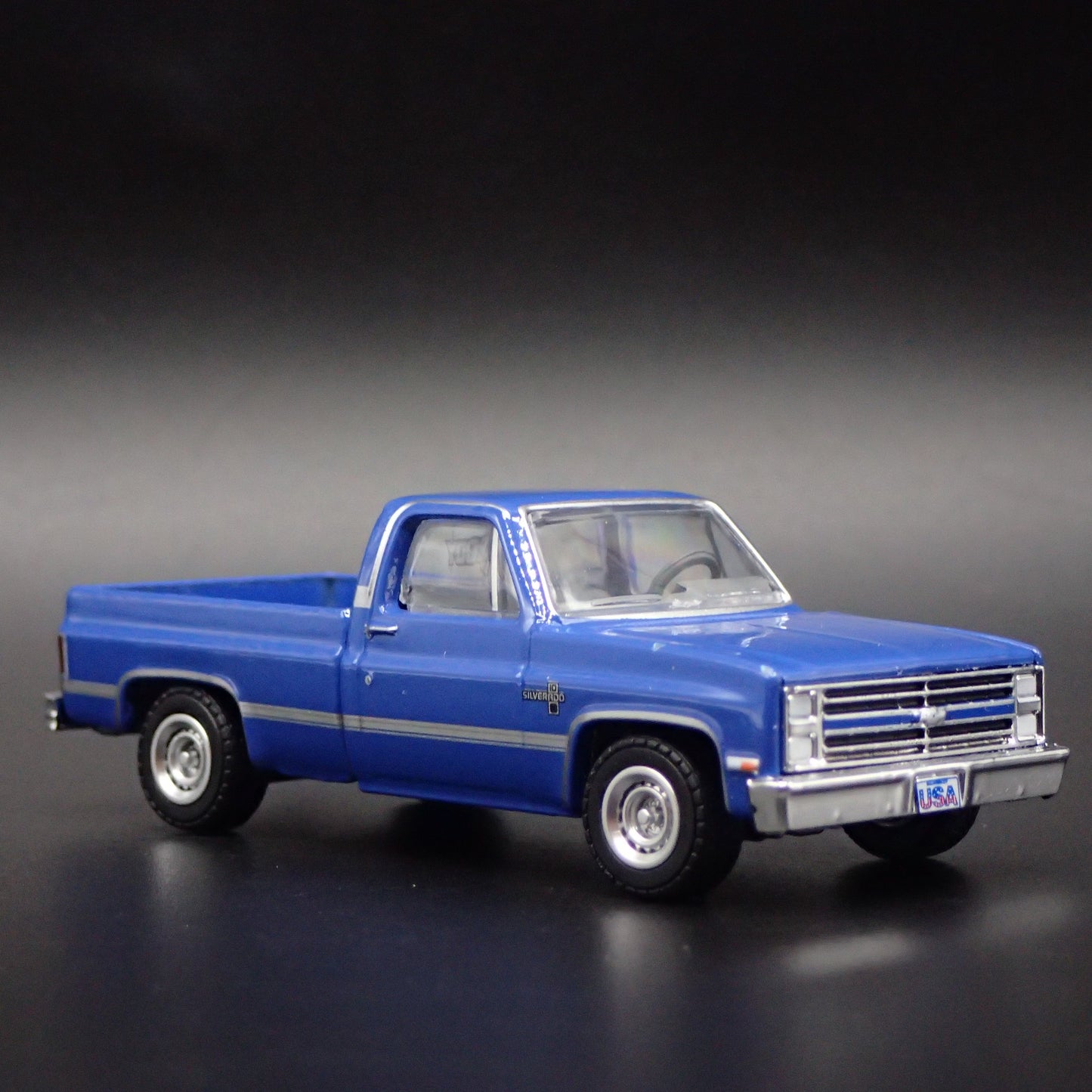 1987 87 CHEVY CHEVROLET C10 PICKUP TRUCK SHORTBED 1/64 SCALE DIECAST MODEL CAR