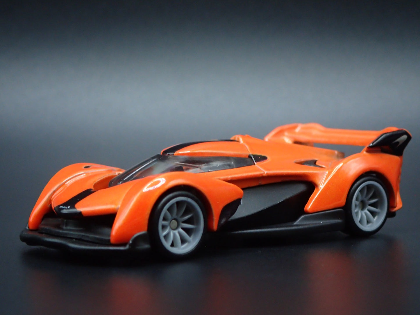 2022 23 MCLAREN SOLUS GT SUPER CAR ORANGE 1:64 SCALE DIORAMA DIECAST MODEL CAR