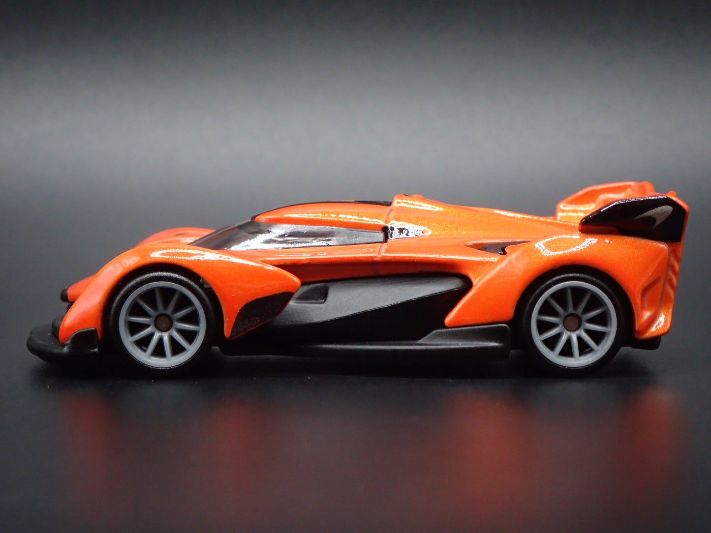 2022 23 MCLAREN SOLUS GT SUPER CAR ORANGE 1:64 SCALE DIORAMA DIECAST MODEL CAR