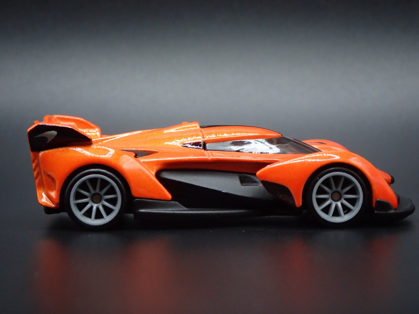 2022 23 MCLAREN SOLUS GT SUPER CAR ORANGE 1:64 SCALE DIORAMA DIECAST MODEL CAR