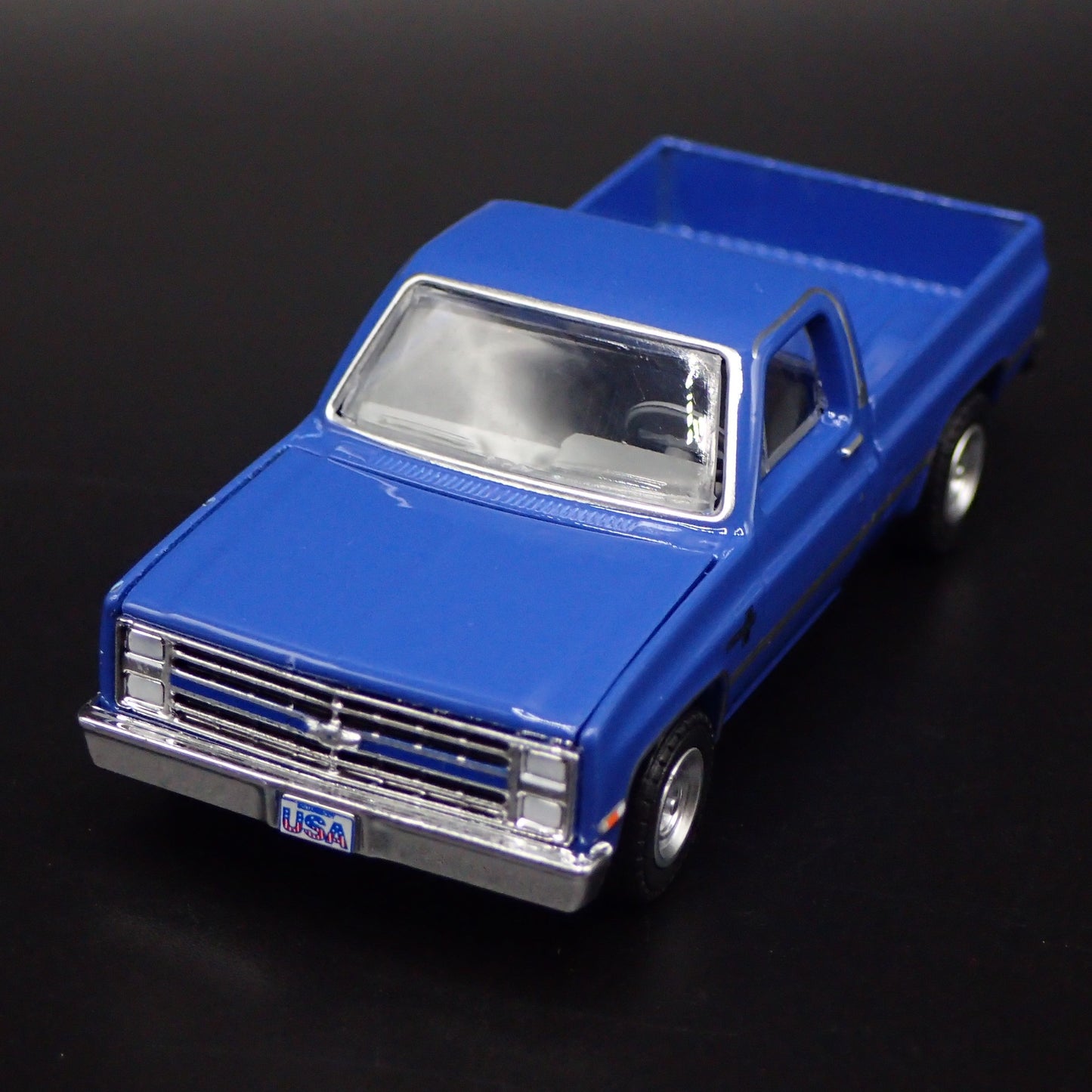 1987 87 CHEVY CHEVROLET C10 PICKUP TRUCK SHORTBED 1/64 SCALE DIECAST MODEL CAR