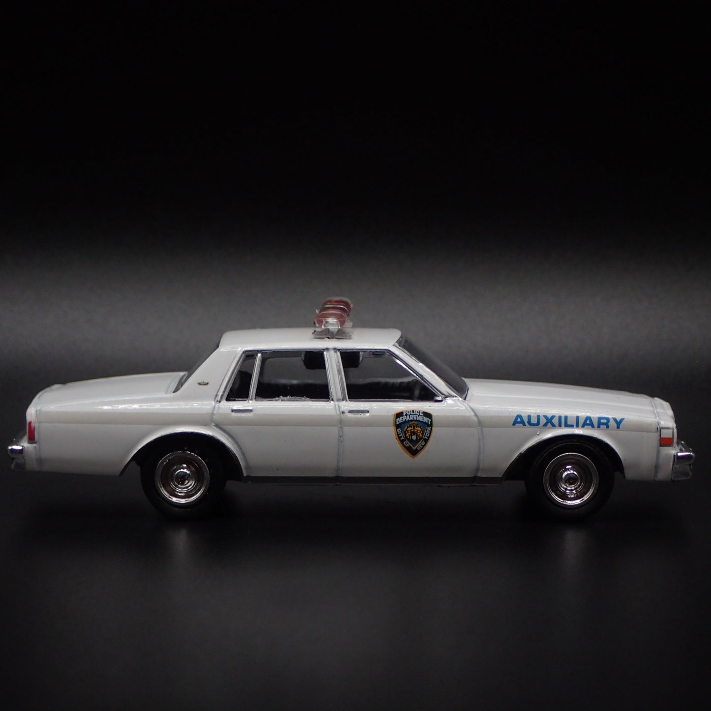 1989 CHEVY CHEVROLET CAPRICE NYPD NEW YORK POLICE 1/64 SCALE DIECAST MODEL CAR
