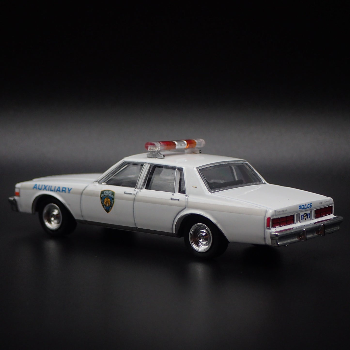 1989 CHEVY CHEVROLET CAPRICE NYPD NEW YORK POLICE 1/64 SCALE DIECAST MODEL CAR