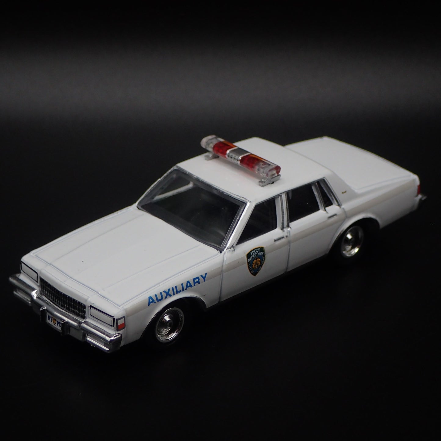 1989 CHEVY CHEVROLET CAPRICE NYPD NEW YORK POLICE 1/64 SCALE DIECAST MODEL CAR