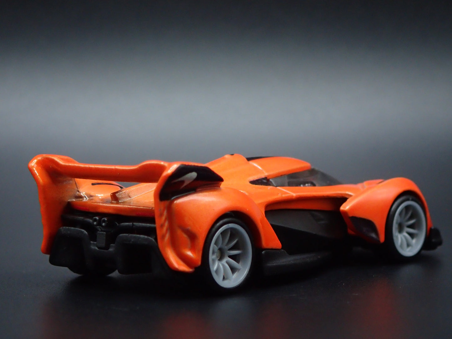 2022 23 MCLAREN SOLUS GT SUPER CAR ORANGE 1:64 SCALE DIORAMA DIECAST MODEL CAR
