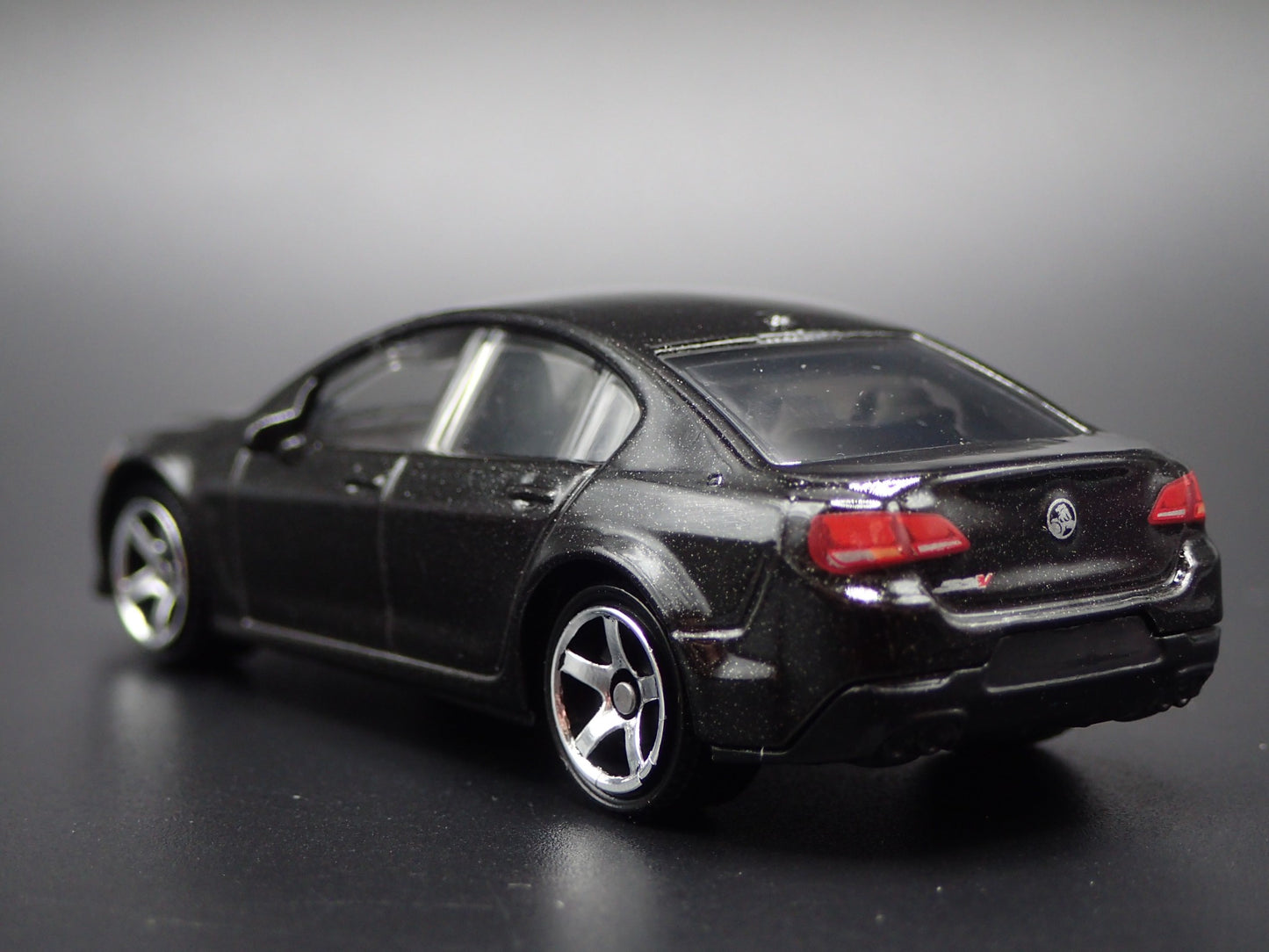 HOLDEN VF COMMODORE SSV 4 FOUR DOOR SEDAN (CHEVROLET SS) 1:64 DIECAST MODEL CAR