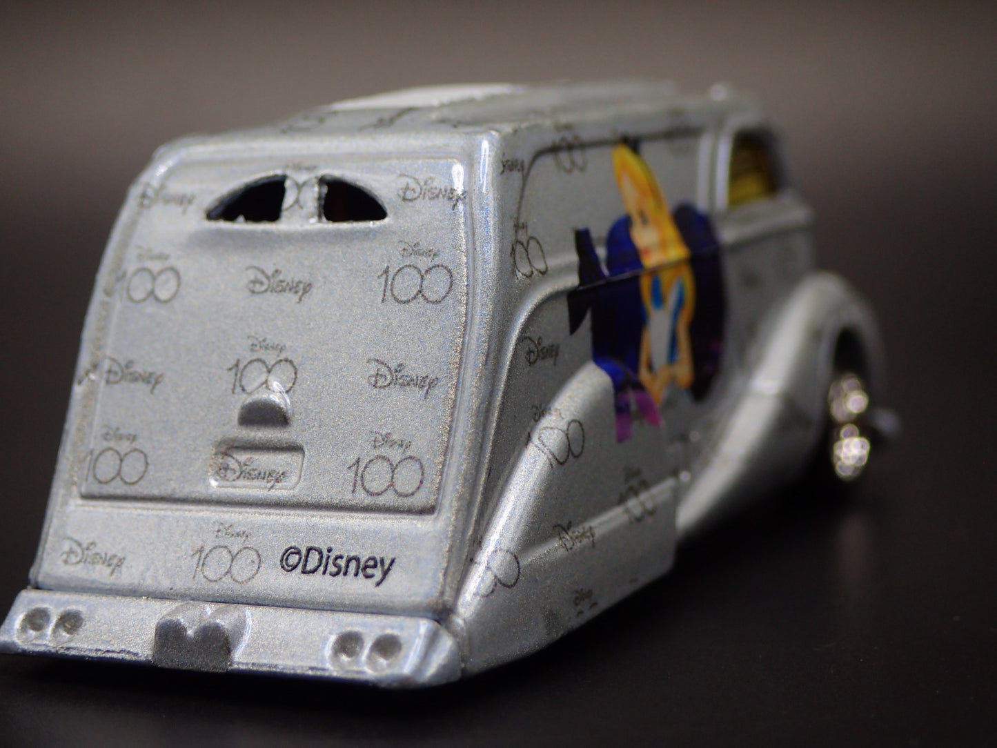 CUSTOM DIVCO DELIVERY VAN TRUCK ALICE IN WONDERLAND 1:64 SCALE DIECAST MODEL CAR