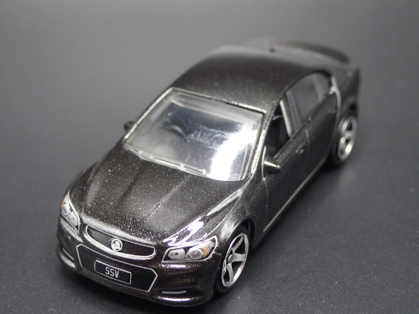 HOLDEN VF COMMODORE SSV 4 FOUR DOOR SEDAN (CHEVROLET SS) 1:64 DIECAST MODEL CAR