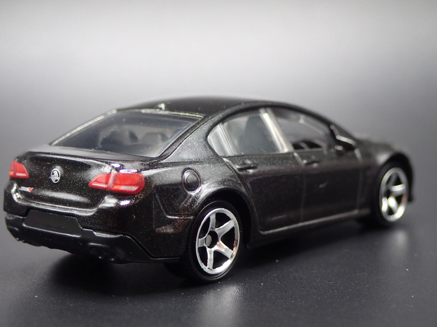 HOLDEN VF COMMODORE SSV 4 FOUR DOOR SEDAN (CHEVROLET SS) 1:64 DIECAST MODEL CAR