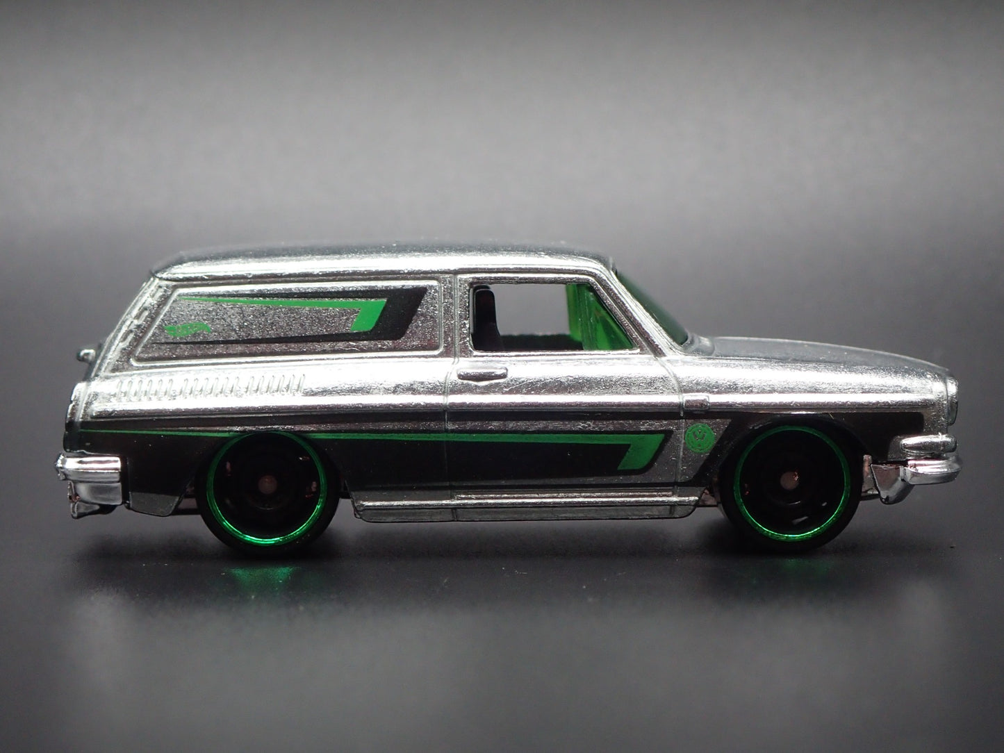 1961-1973 VW VOLKSWAGEN SQUAREBACK HIPPY 1:64 SCALE DIORAMA DIECAST MODEL CAR