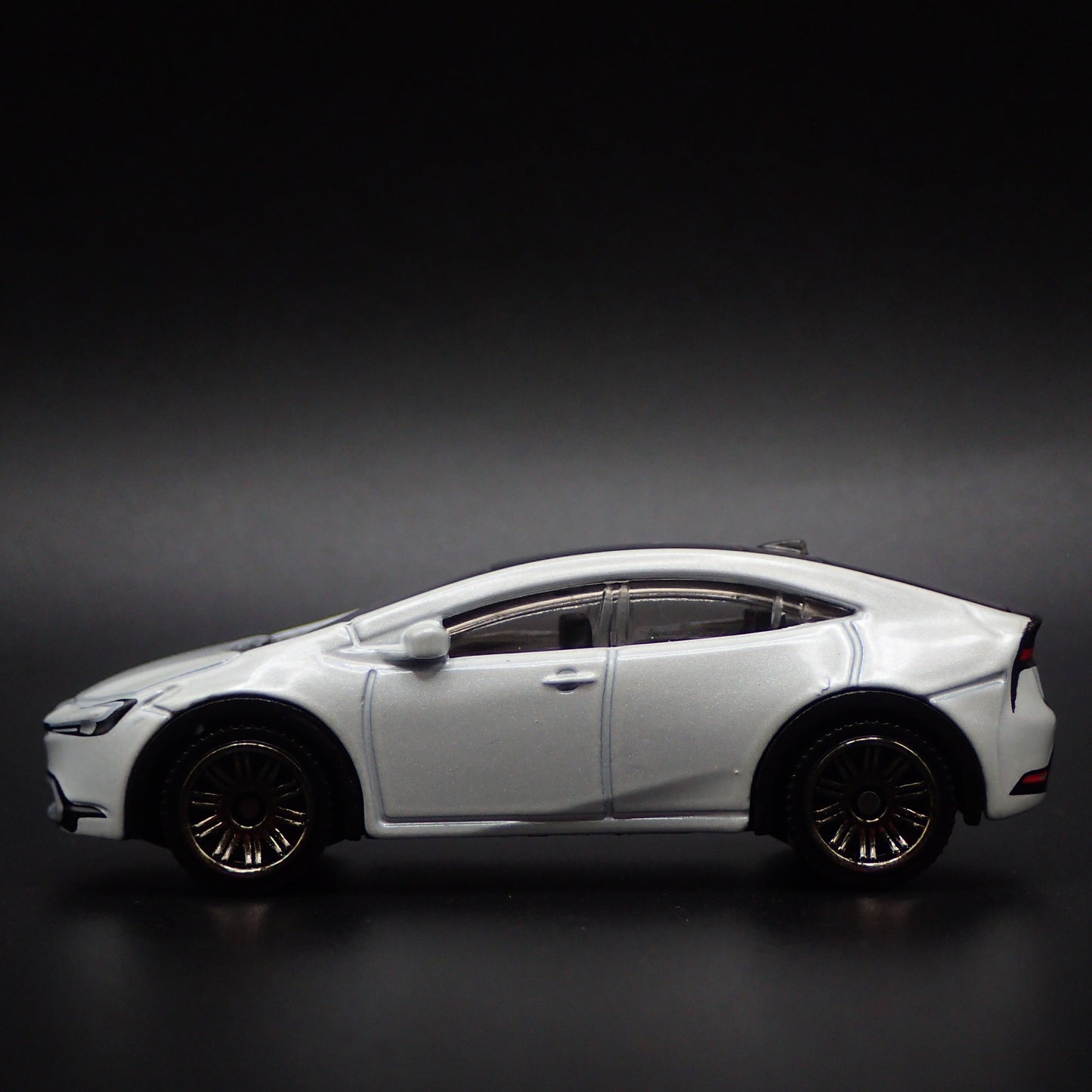 2023-2025 TOYOTA PRIUS PRIME 1/64 SCALE COLLECTIBLE DIORAMA DIECAST MODEL CAR