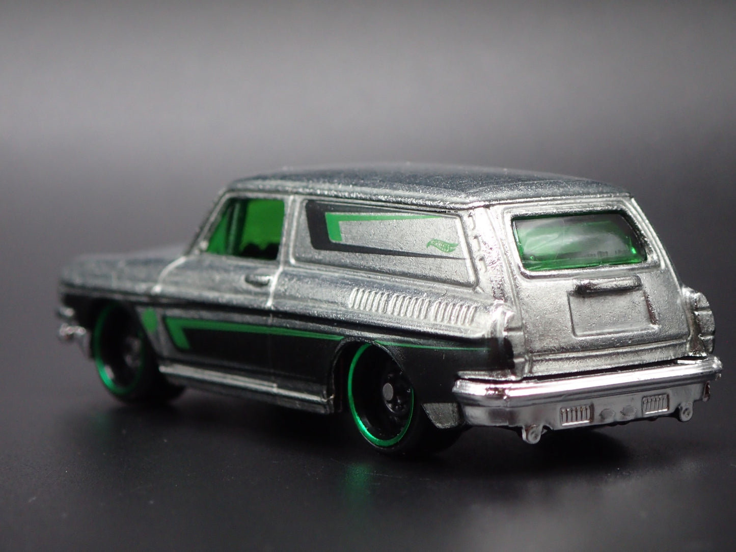 1961-1973 VW VOLKSWAGEN SQUAREBACK HIPPY 1:64 SCALE DIORAMA DIECAST MODEL CAR