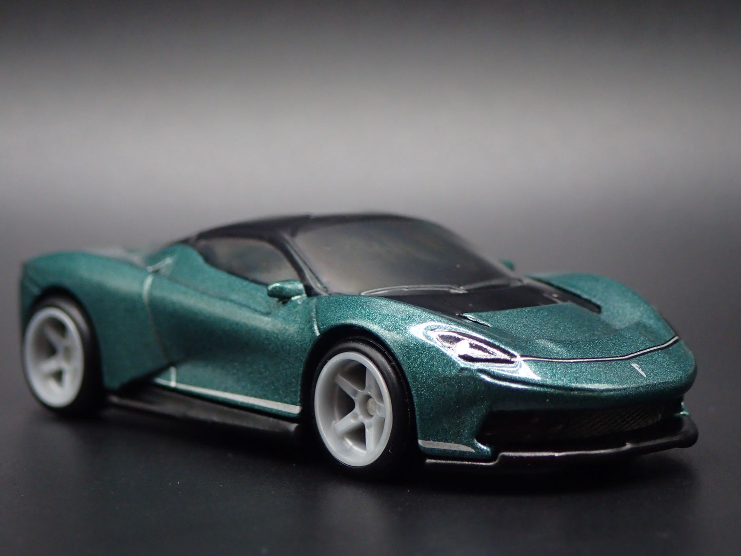 2022-2025 AUTOMOBILI PININFARINA BATTISTA SUPER CAR 1:64 SCALE DIECAST MODEL CAR