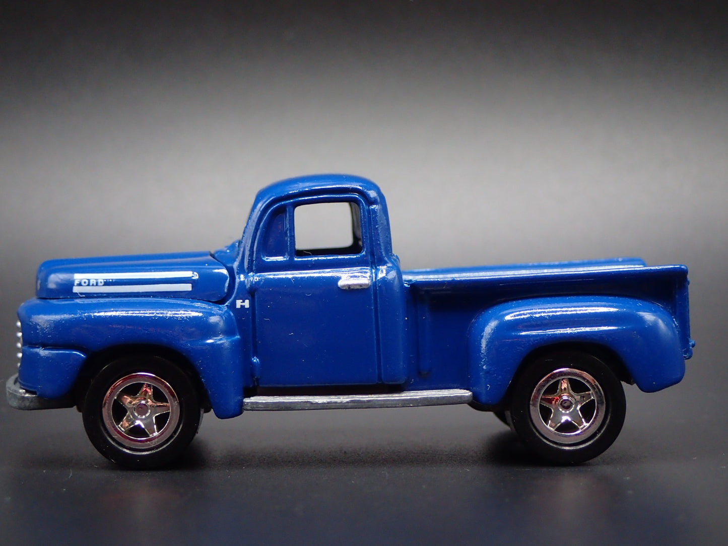 1950 50 FORD PICKUP TRUCK F1 1:64 SCALE COLLECTIBLE DIORAMA DIECAST MODEL CAR