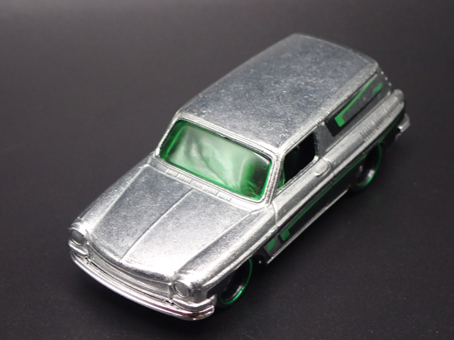 1961-1973 VW VOLKSWAGEN SQUAREBACK HIPPY 1:64 SCALE DIORAMA DIECAST MODEL CAR