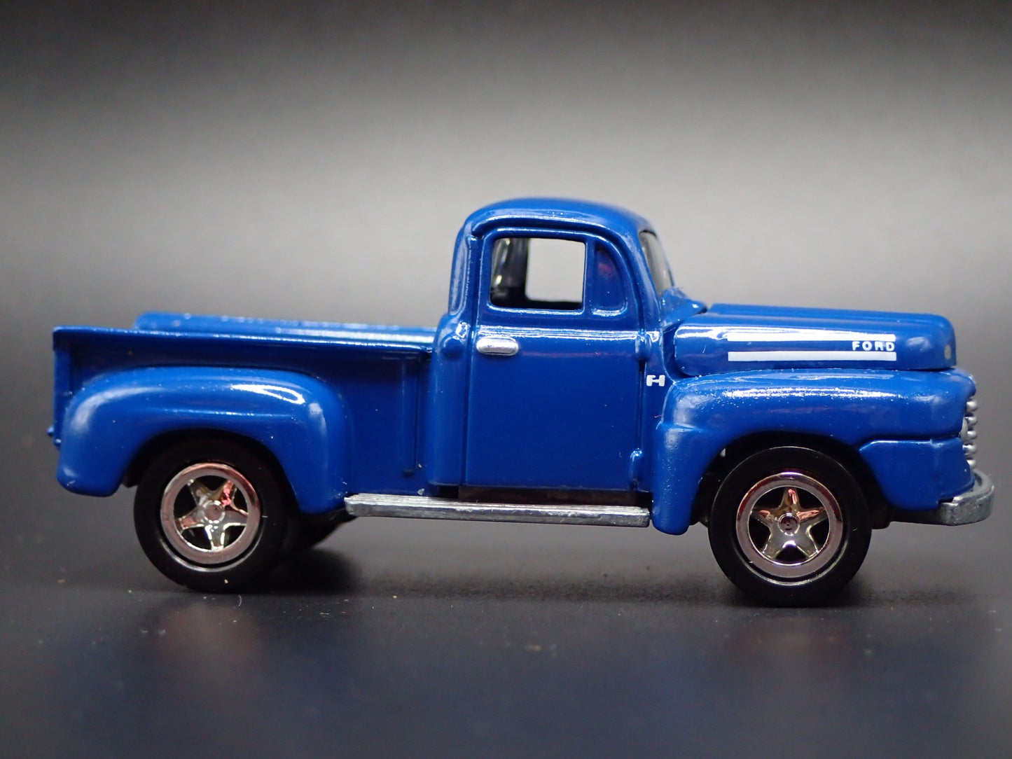 1950 50 FORD PICKUP TRUCK F1 1:64 SCALE COLLECTIBLE DIORAMA DIECAST MODEL CAR