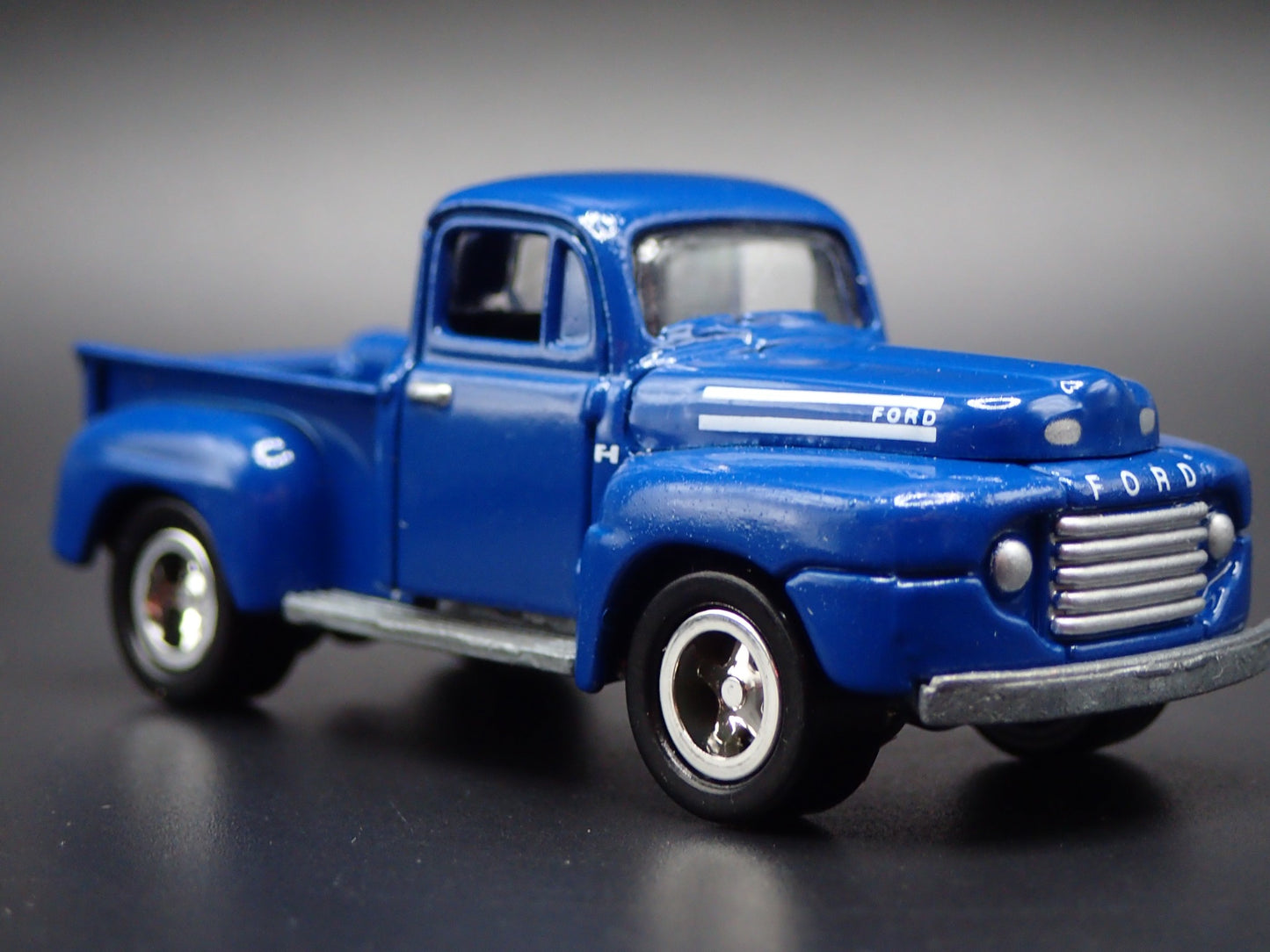 1950 50 FORD PICKUP TRUCK F1 1:64 SCALE COLLECTIBLE DIORAMA DIECAST MODEL CAR