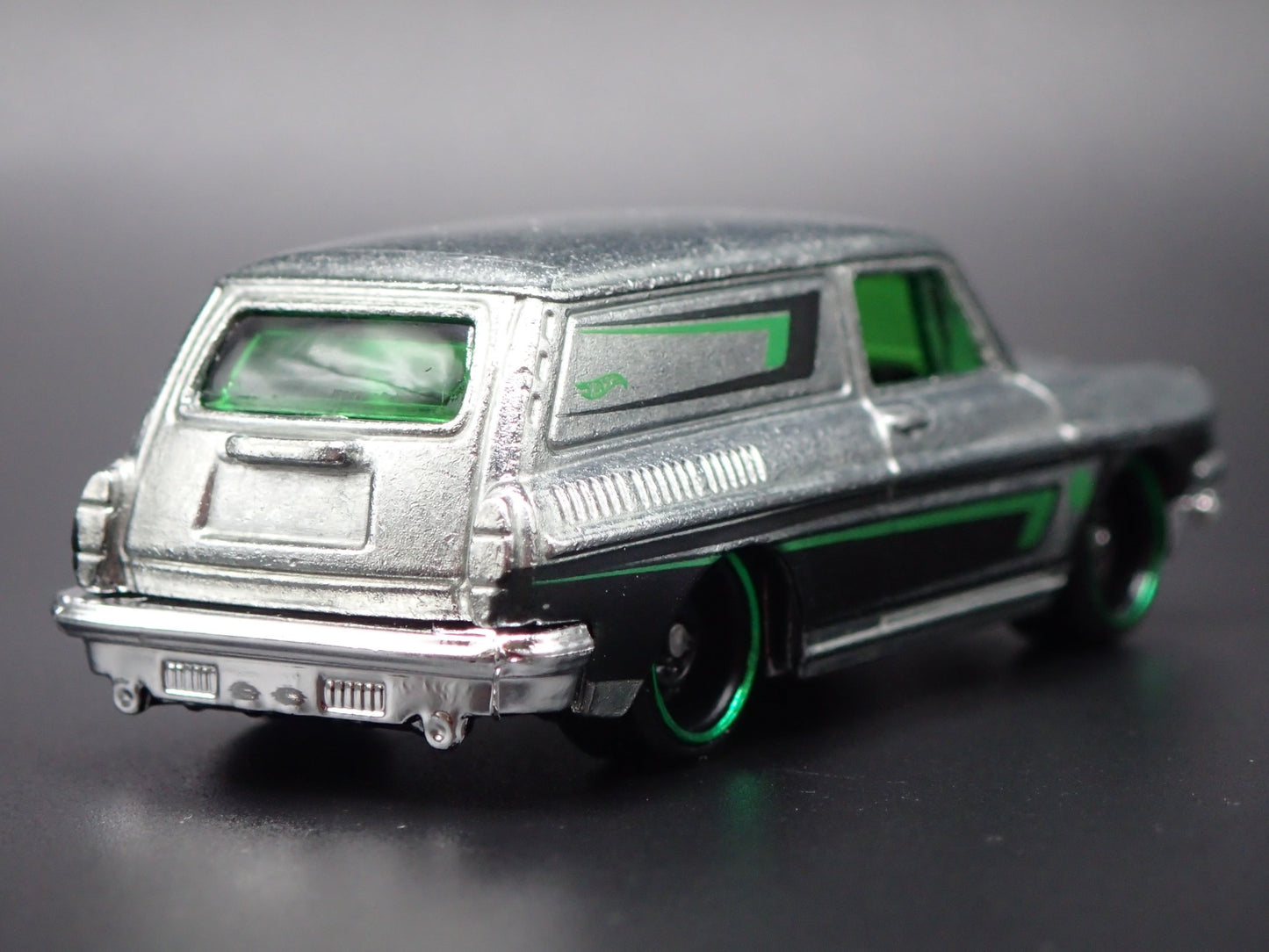 1961-1973 VW VOLKSWAGEN SQUAREBACK HIPPY 1:64 SCALE DIORAMA DIECAST MODEL CAR