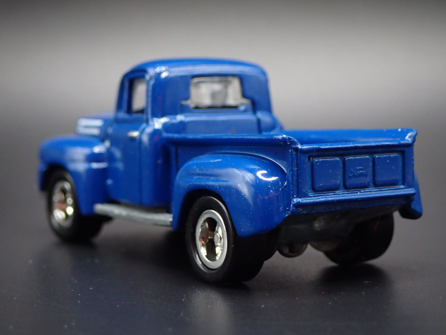 1950 50 FORD PICKUP TRUCK F1 1:64 SCALE COLLECTIBLE DIORAMA DIECAST MODEL CAR