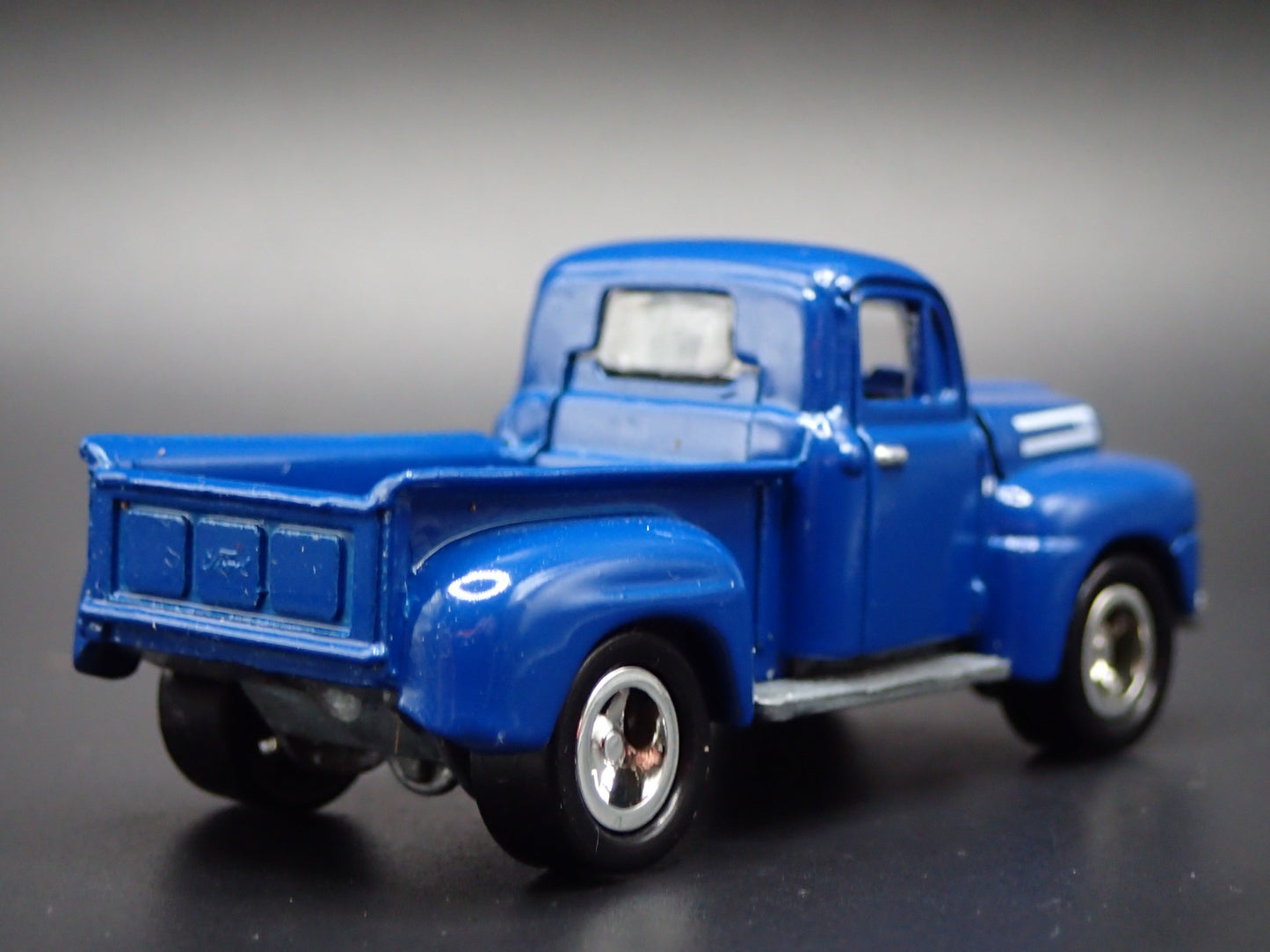 1950 50 FORD PICKUP TRUCK F1 1:64 SCALE COLLECTIBLE DIORAMA DIECAST MODEL CAR