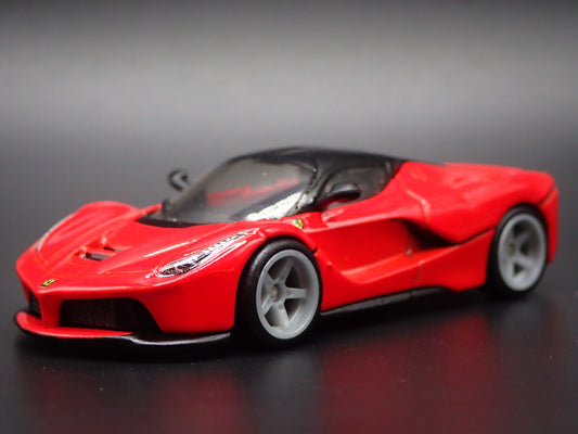 2013-2016 LAFERRARI SUPER CAR 1:64 SCALE COLLECTIBLE DIORAMA DIECAST MODEL CAR