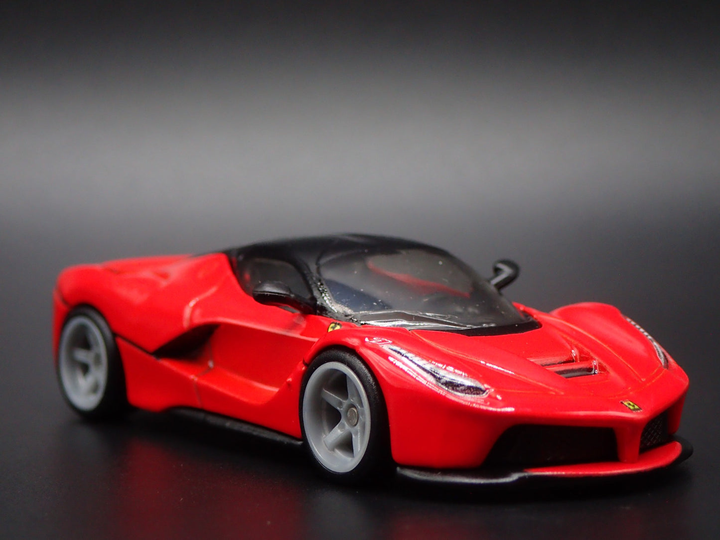 2013-2016 LAFERRARI SUPER CAR 1:64 SCALE COLLECTIBLE DIORAMA DIECAST MODEL CAR