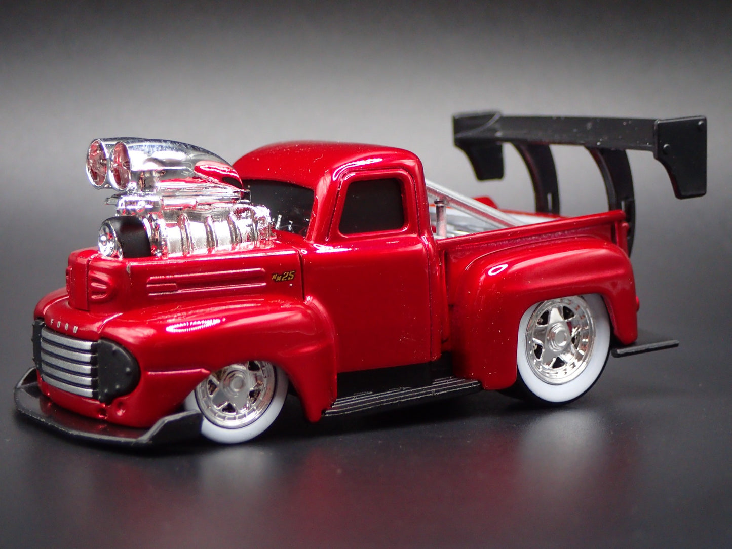 1949 49 FORD F1 PICKUP TRUCK 1:64 SCALE COLLECTIBLE DIORAMA DIECAST MODEL CAR