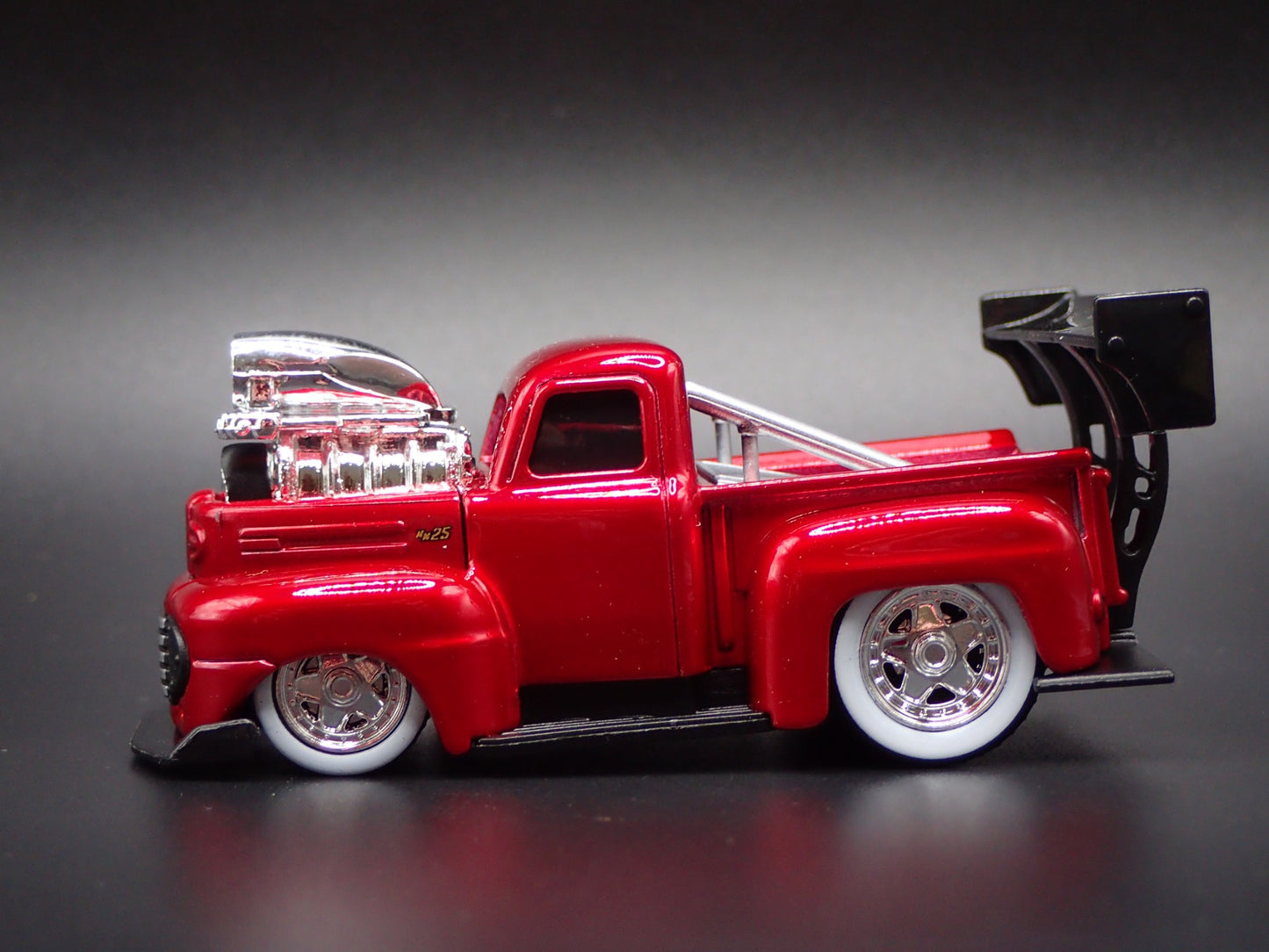 1949 49 FORD F1 PICKUP TRUCK 1:64 SCALE COLLECTIBLE DIORAMA DIECAST MODEL CAR