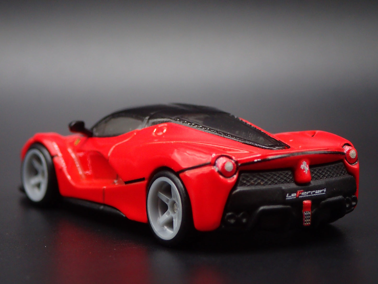 2013-2016 LAFERRARI SUPER CAR 1:64 SCALE COLLECTIBLE DIORAMA DIECAST MODEL CAR