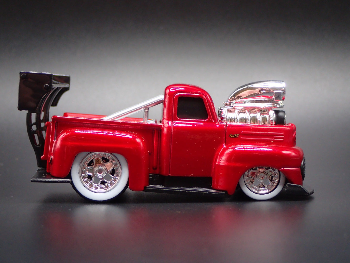 1949 49 FORD F1 PICKUP TRUCK 1:64 SCALE COLLECTIBLE DIORAMA DIECAST MODEL CAR
