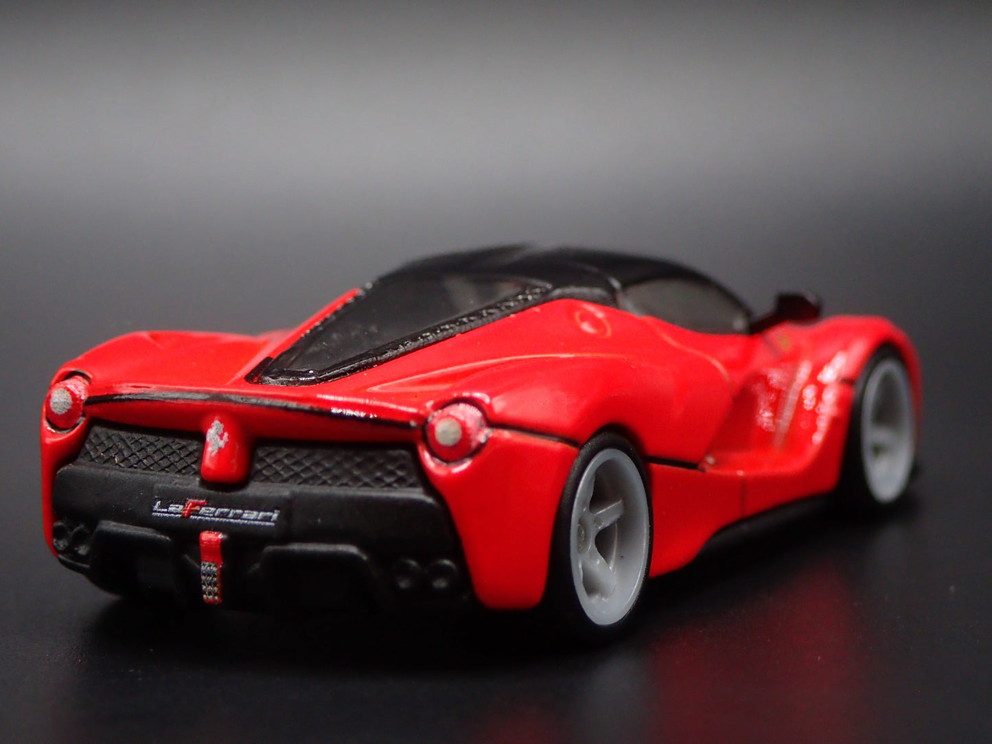 2013-2016 LAFERRARI SUPER CAR 1:64 SCALE COLLECTIBLE DIORAMA DIECAST MODEL CAR
