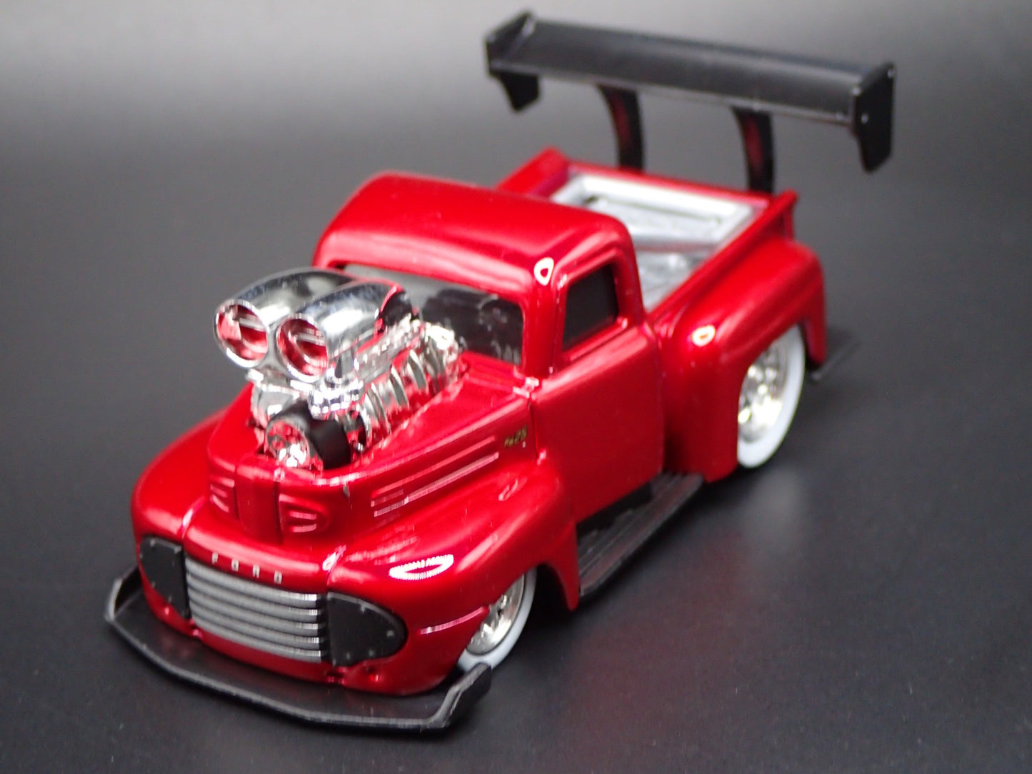 1949 49 FORD F1 PICKUP TRUCK 1:64 SCALE COLLECTIBLE DIORAMA DIECAST MODEL CAR