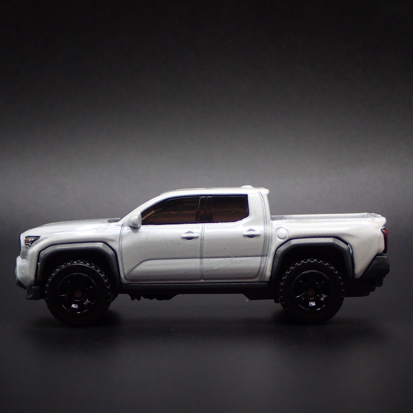 2024-2025 TOYOTA TACOMA PICKUP TRUCK WHITE 1:64 SCALE DIORAMA DIECAST MODEL CAR