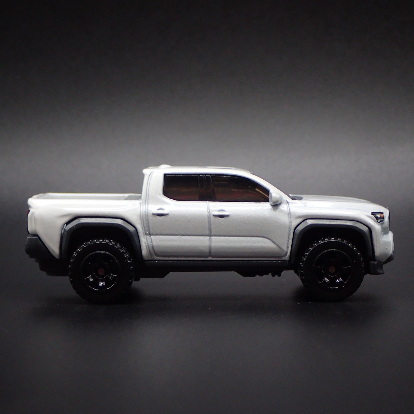 2024-2025 TOYOTA TACOMA PICKUP TRUCK WHITE 1:64 SCALE DIORAMA DIECAST MODEL CAR
