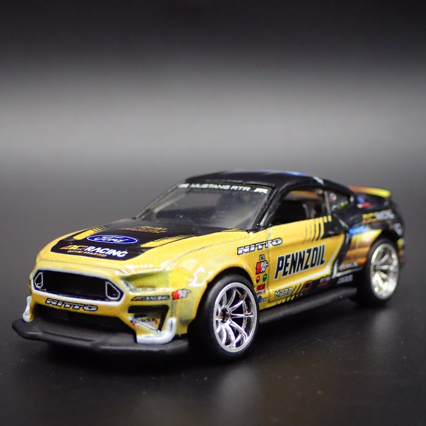 2015-2023 FORD MUSTANG RTR SPEC 5 PENNZOIL 1/64 SCALE DIORAMA DIECAST MODEL CAR