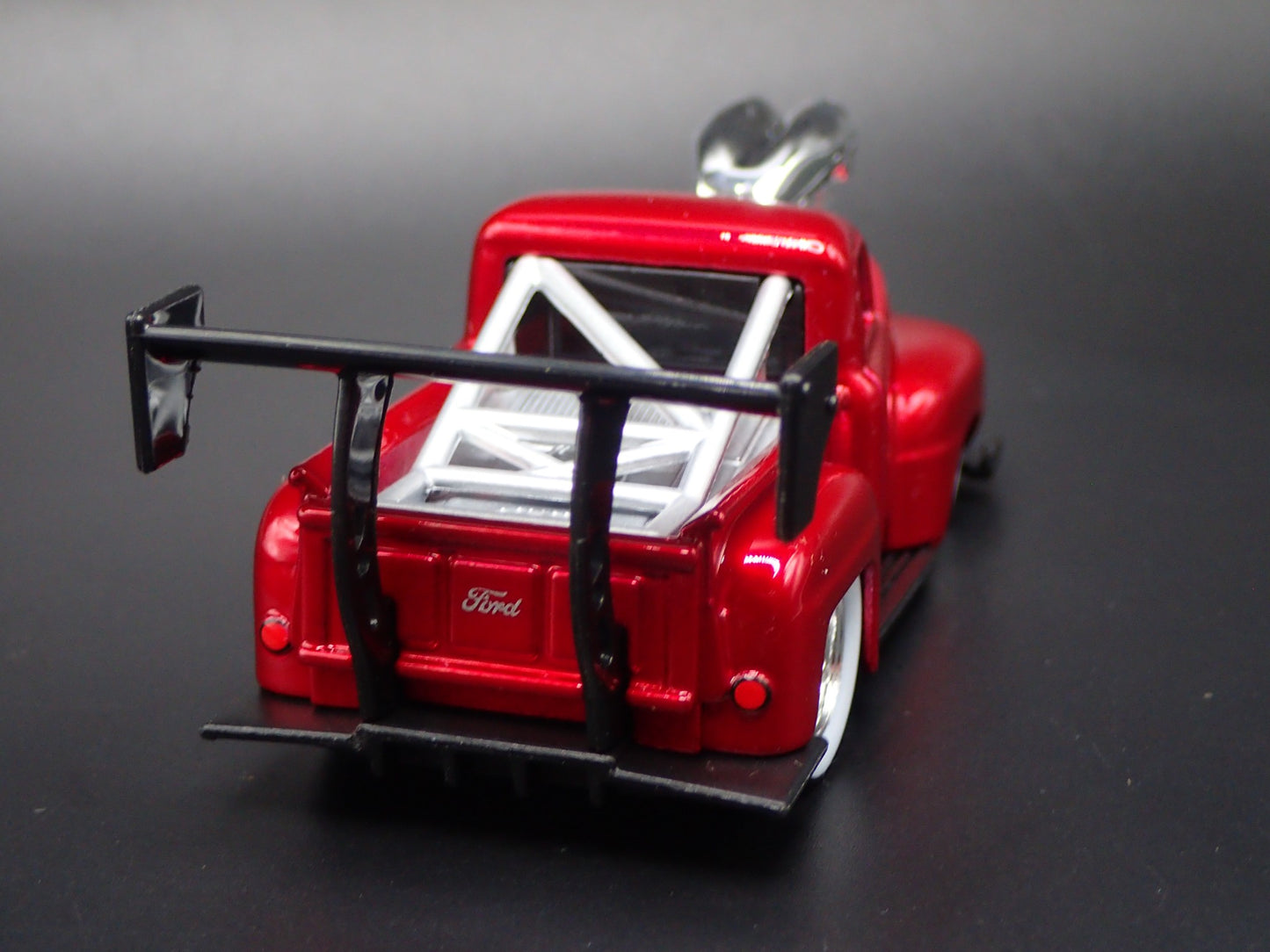 1949 49 FORD F1 PICKUP TRUCK 1:64 SCALE COLLECTIBLE DIORAMA DIECAST MODEL CAR