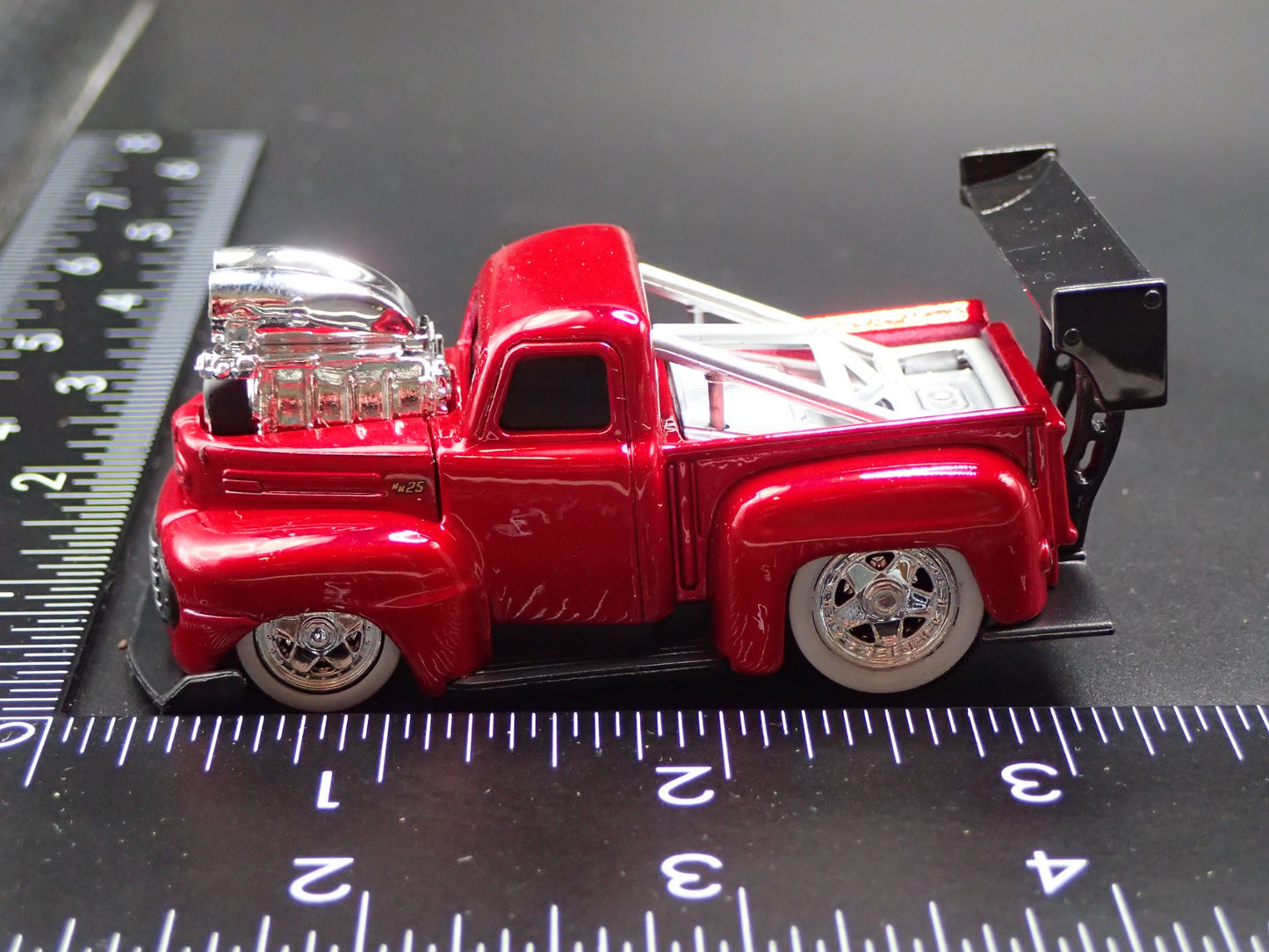 1949 49 FORD F1 PICKUP TRUCK 1:64 SCALE COLLECTIBLE DIORAMA DIECAST MODEL CAR