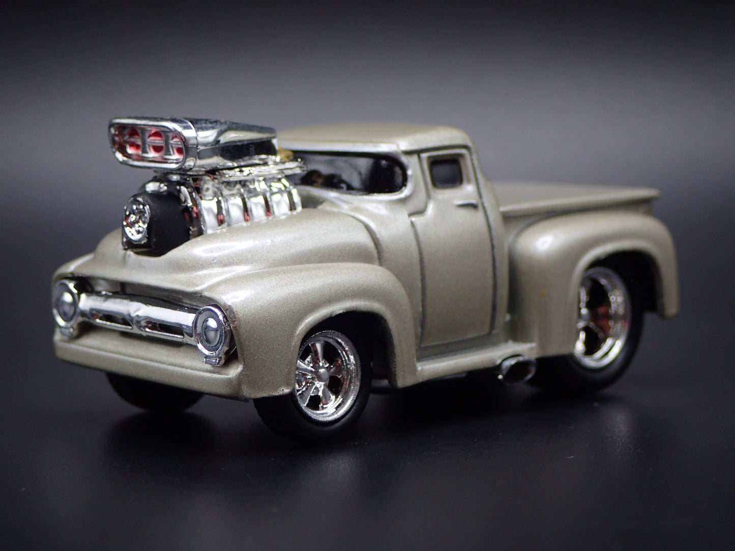 1956 56 FORD F100 PICKUP TRUCK 1:64 SCALE COLLECTIBLE DIORAMA DIECAST MODEL CAR