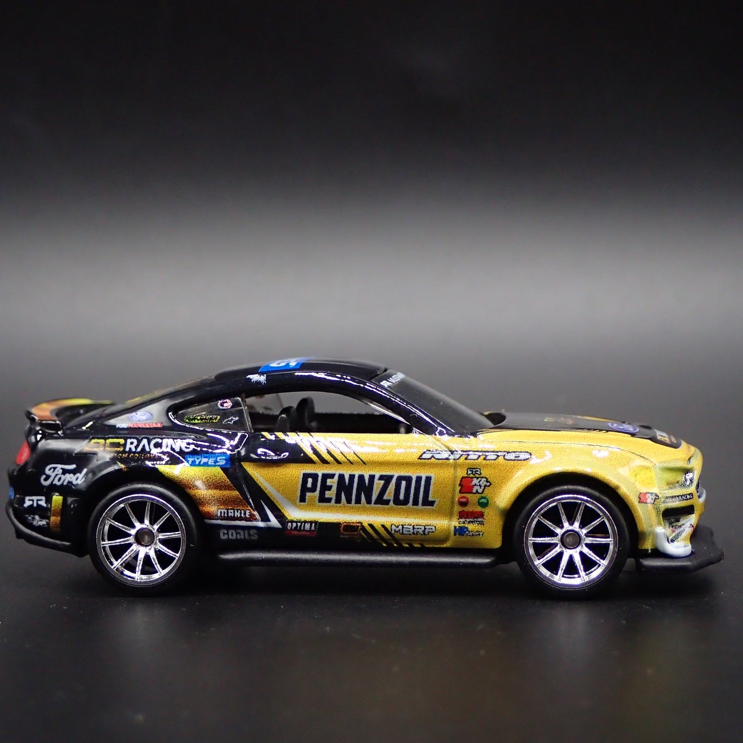 2015-2023 FORD MUSTANG RTR SPEC 5 PENNZOIL 1/64 SCALE DIORAMA DIECAST MODEL CAR