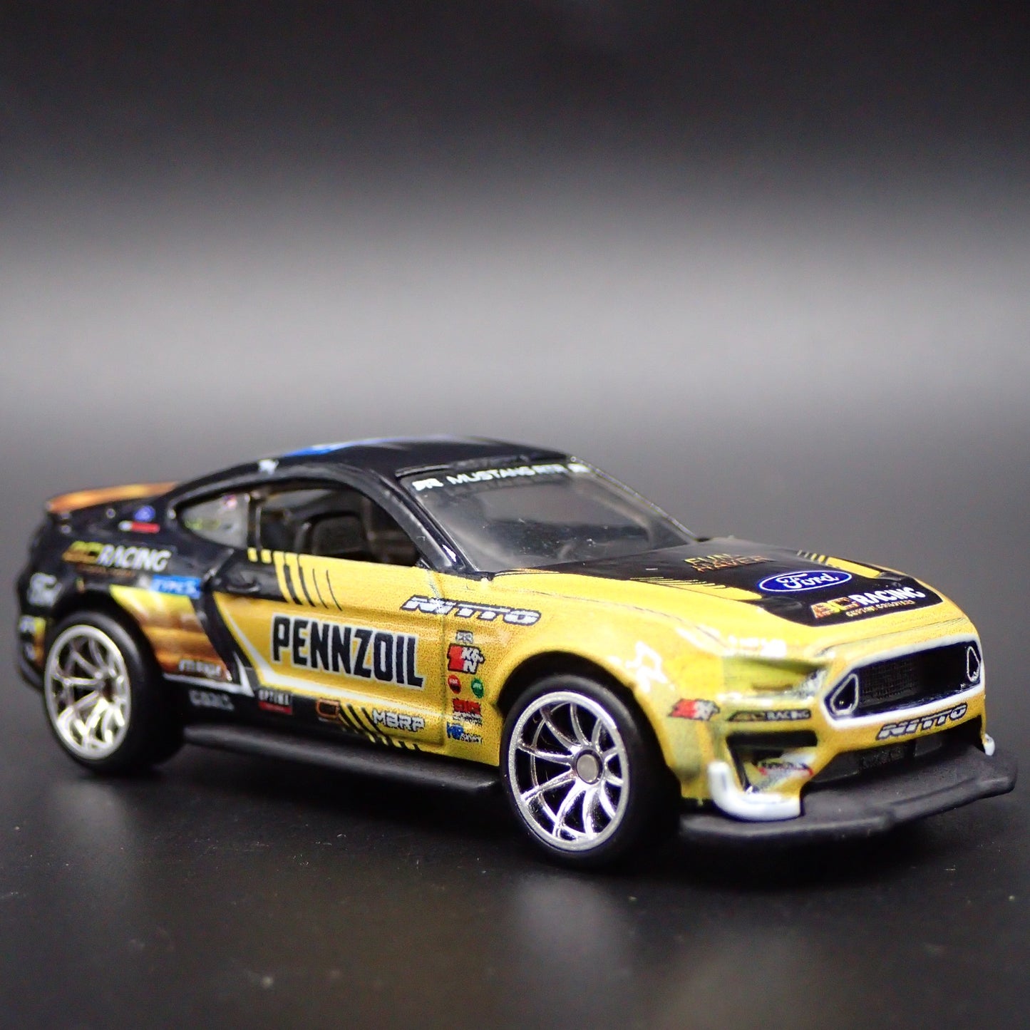 2015-2023 FORD MUSTANG RTR SPEC 5 PENNZOIL 1/64 SCALE DIORAMA DIECAST MODEL CAR