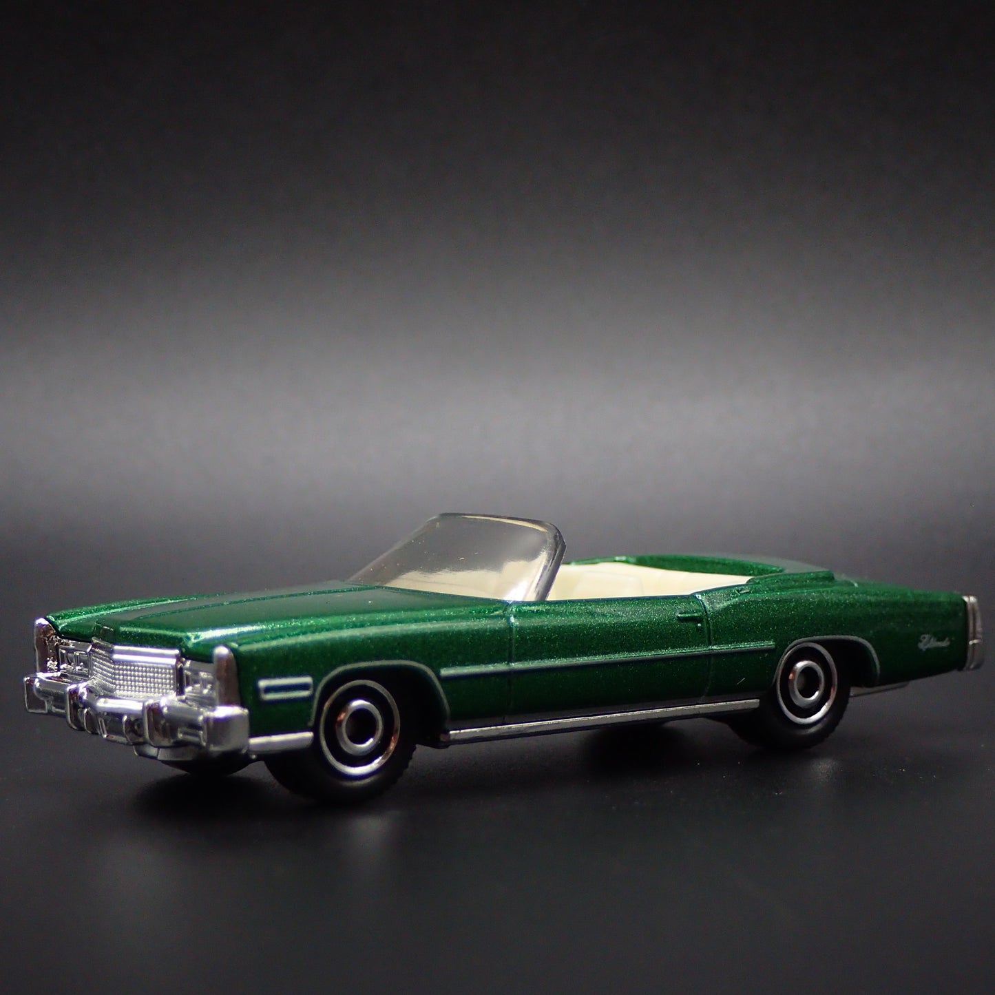 1975 75 CADDY CADILLAC ELDORADO CONVERTIBLE 1:64 SCALE DIORAMA DIECAST MODEL CAR