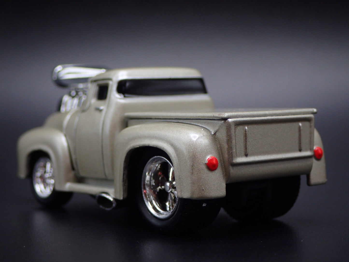 1956 56 FORD F100 PICKUP TRUCK 1:64 SCALE COLLECTIBLE DIORAMA DIECAST MODEL CAR